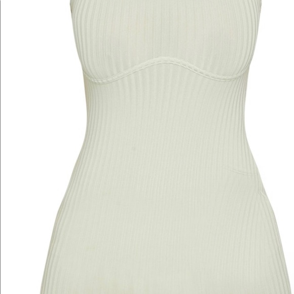 PrettyLittleThings Dress - Picture 4 of 8